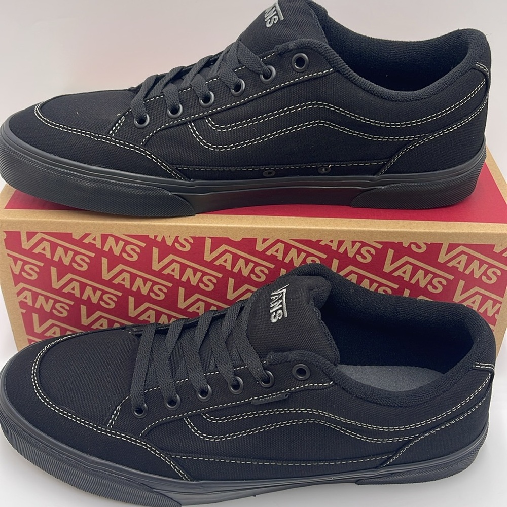 Vans Men’s Bearcat (Canvas) Black/Black
VN000DT2186
Sneakers - Picture 2 of 16
